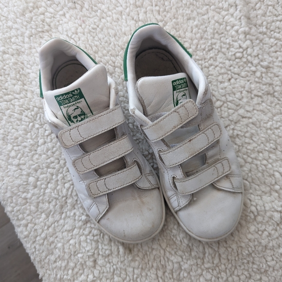 Iconic Adidas Originals Stan Smith Sneakers - Picture 2 of 6